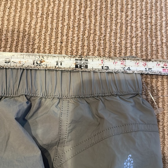 NWT FP MOVEMENT in the wild shorts in grey olive size small - Picture 16 of 16